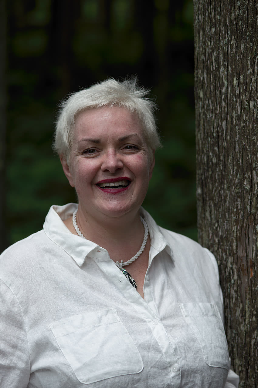 Isabelle Claus Teixeira facilitating a retreat